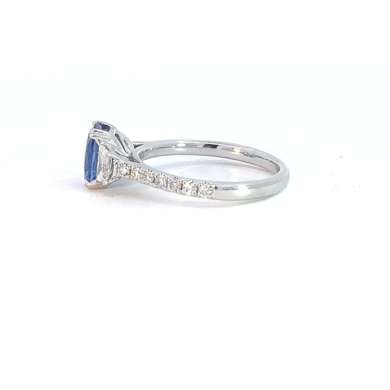 Sapphire & Diamond Three Stone ring - Image 3